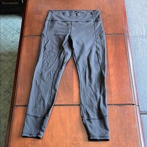 Lululemon black crops size 8